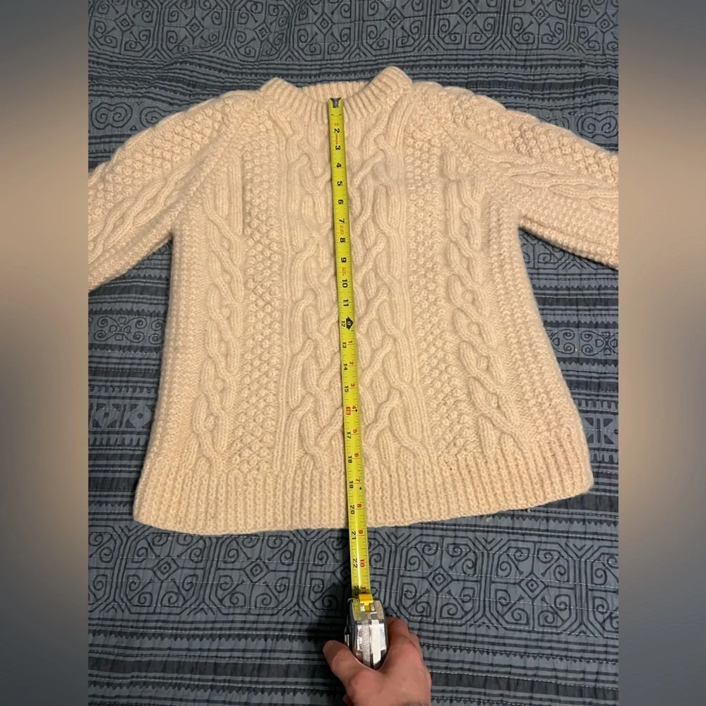 Women’s handmade 100% wool cable-knit sweater. Size approx XS. See measurements. - Picture 7 of 11